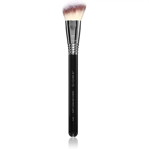 Sigma Beauty Soft Angled Cheek Brush – image 1