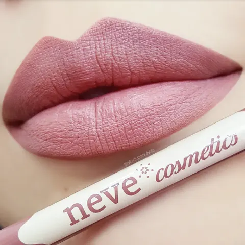 neve cosmetics Matita Labbra Malva Experiment – immagine 1