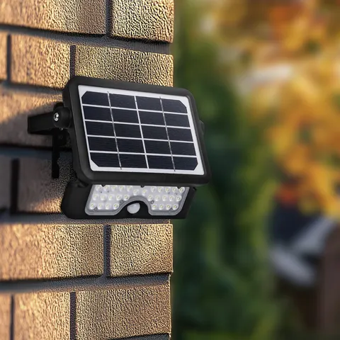 Luceco 5W Solar PIR Outdoor Floodlight – image 1