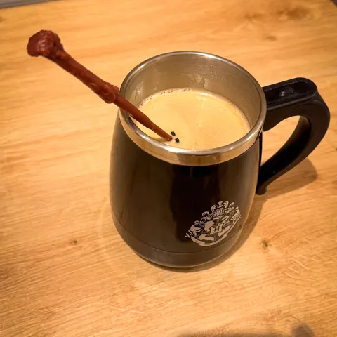 Harry Potter Selbstumrührender Becher mit Zauberstab – Bild 1