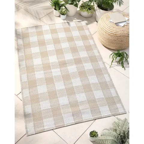 Gingham Outdoor Rug – image 1