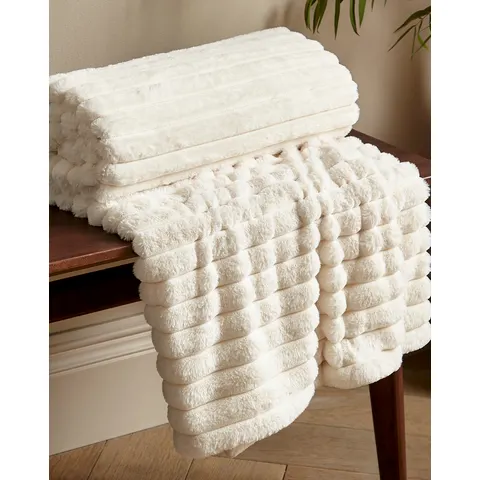 Cosy Ribbed Throw – Cream – image 1