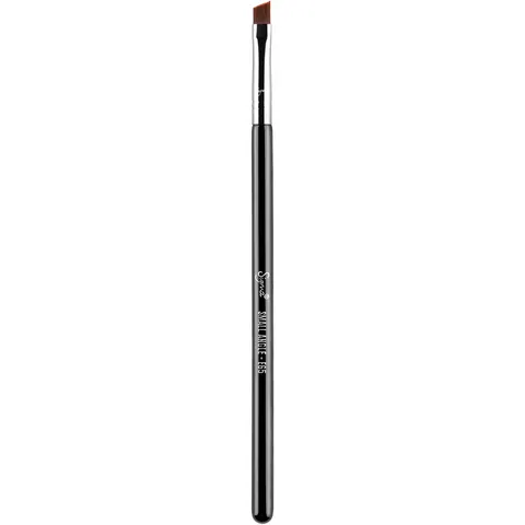Sigma Beauty Small Angle - E65 – image 1