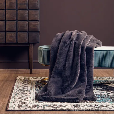 Lamina Grey Fur Throw – image 1