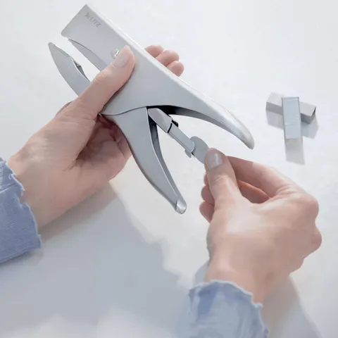 LEITZ Heftzange silber – Bild 2