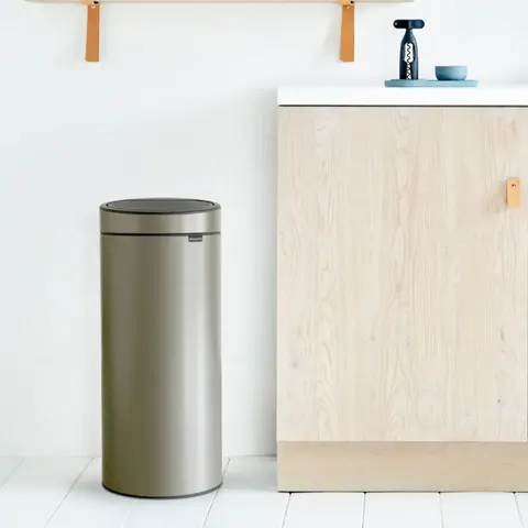 Brabantia 30L Touch Bin - Platinum – image 2
