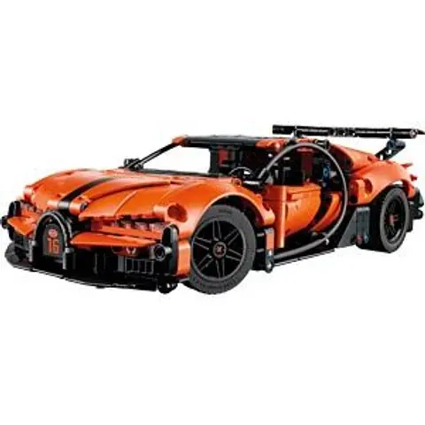 LEGO Technic Bugatti Chiron Pur – image 2