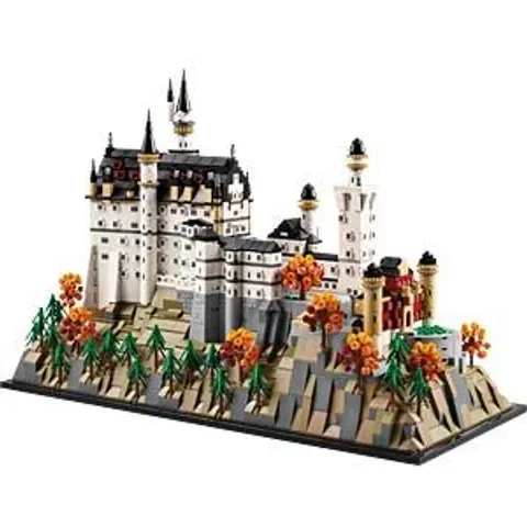 LEGO Architecture Neuschwanstein Castle – image 2