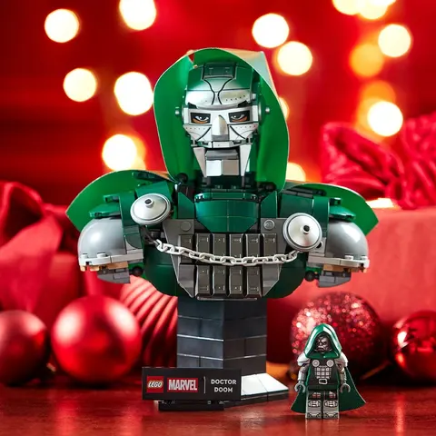 LEGO Marvel Bust – image 3