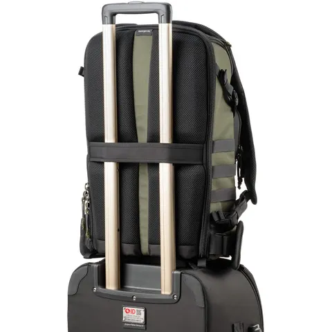 thinkTank DarkLight Backpack 20L vert montane – image 2
