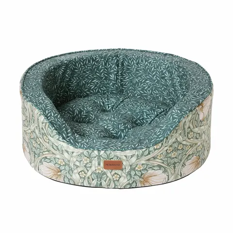 Morris & Co Pimpernel & Lily Leaf Oval Bed - Small – image 2