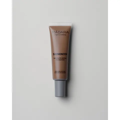 Base de maquillaje semimate con péptidos: Fudge – imagen 2