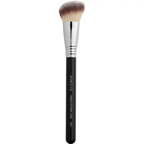 Sigma Beauty Soft Angled Cheek Brush – image 4