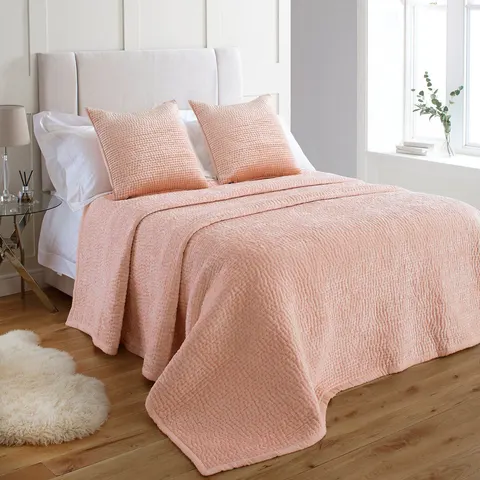 Latitude Run Leterra Rayon Solid Colour Bedspread Blush 265 x 265 cm Bedspread - 2 Pillowcases – image 2