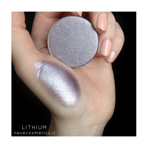 neve cosmetics Ombretto Argento Lithium – immagine 2