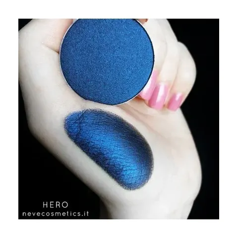 neve cosmetics Ombretto Nero Blu Hero – immagine 2
