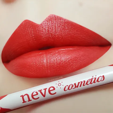 Neve Cosmetics – Matita Labbra Opaca Versatile – immagine 2