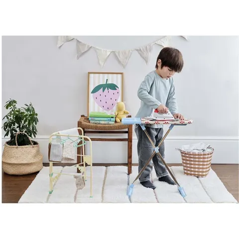 Casdon Toy Ironing Set – image 2