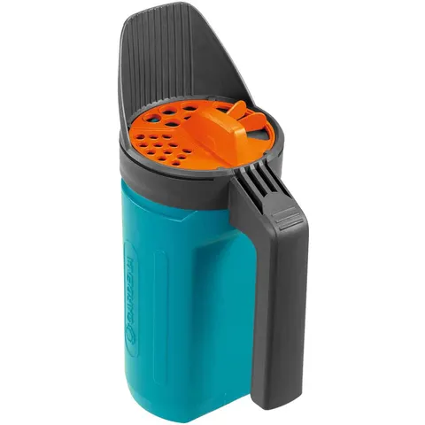 Gardena Feed, Salt and Seed Mini Spreader – image 2