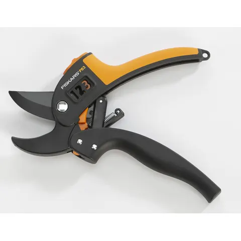 FISKARS® PowerStep™ P83 Gartenschere – Bild 3